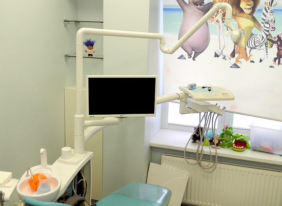 Детское кресло за долги: судебные приставы изъяли у волгоградского стоматолога оборудование на 760 тыс. рублей